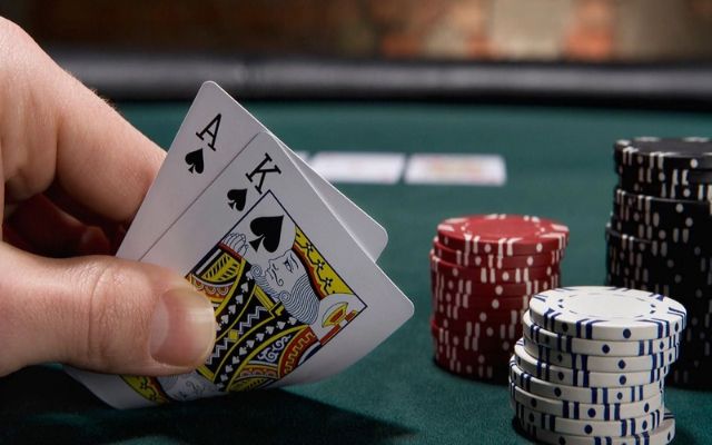 Chơi tight trong poker đúng kiểu