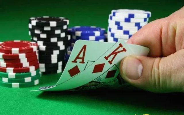 Tight trong poker là gì?